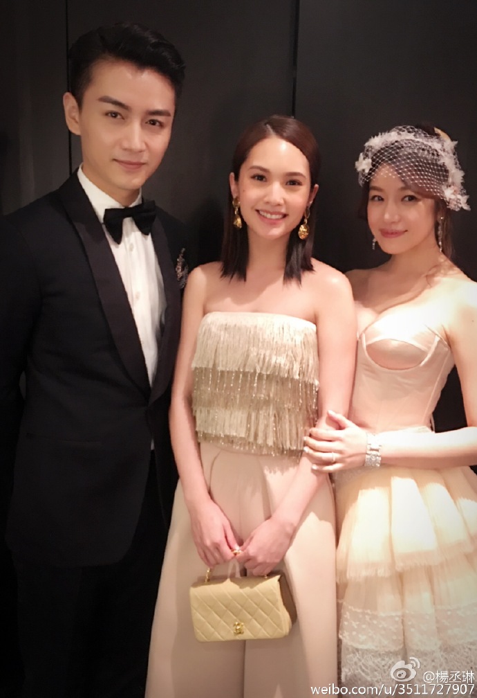 陈晓夫妇罕合体秀恩爱全程牵手似连体婴38岁陈妍希清纯像学生