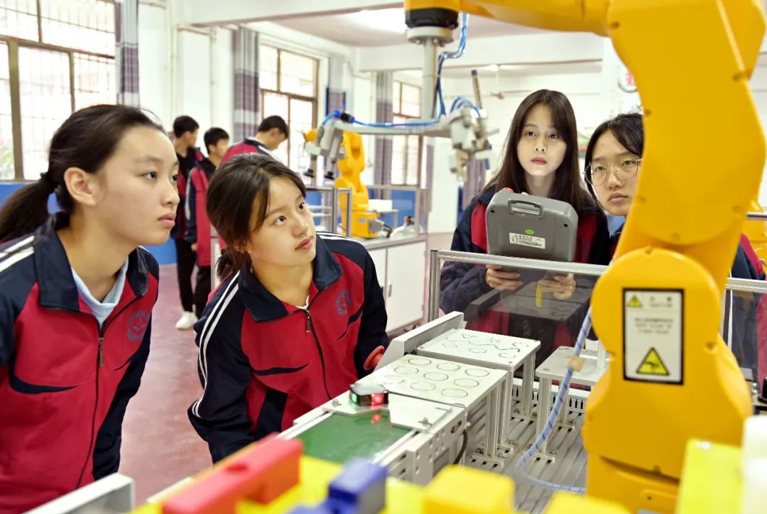 "职教高考"要来了,中专生读大学门槛要降了?