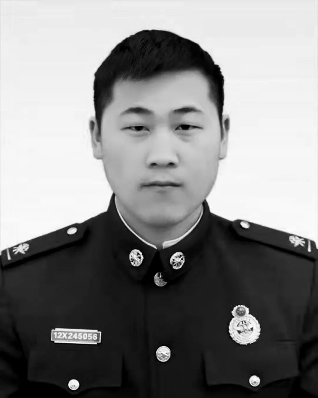 痛心！为营救跳楼轻生女子一同坠楼的消防员不幸牺牲休闲区蓝鸢梦想 - Www.slyday.coM