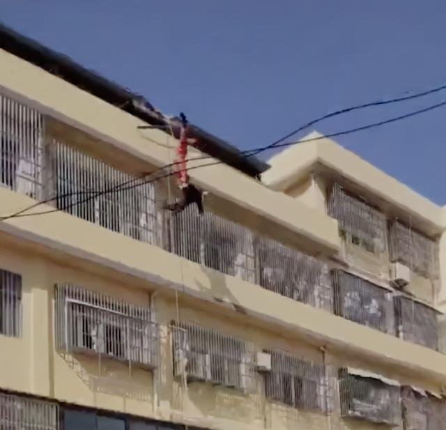 坠落也未曾松开手……为救轻生女子的消防员不幸牺牲休闲区蓝鸢梦想 - Www.slyday.coM