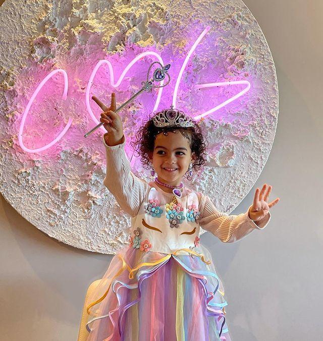 当地时间11月12日,葡萄牙球星克里斯蒂亚诺·罗纳尔多(c罗)的小女儿