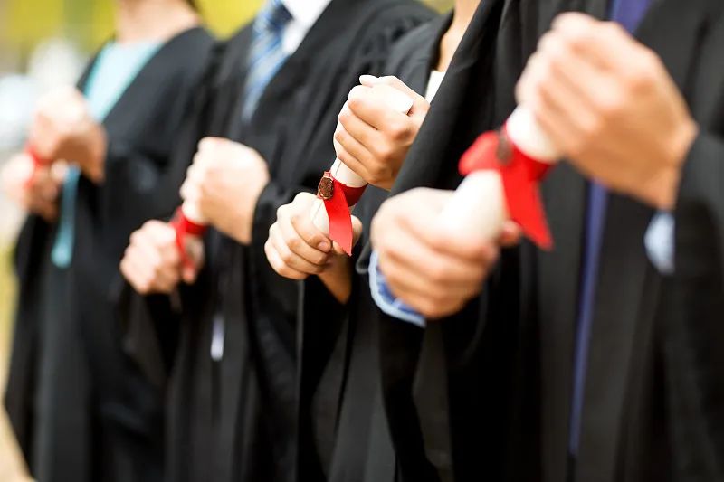 突然！好未来宣布明年退出小初学科类培训，和新东方在线有何不同？休闲区蓝鸢梦想 - Www.slyday.coM