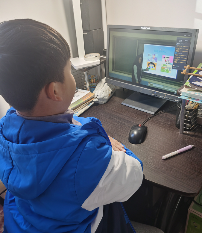 坐标新密！直击疫情下3所学校的校园生活，这里的师生安好！休闲区蓝鸢梦想 - Www.slyday.coM