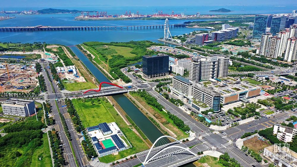 △2021年9月印发的《全面深化前海深港现代服务业合作区改革开放方案》指出,前海合作区将建设高水平对外开放门户枢纽。(图/视觉中国)