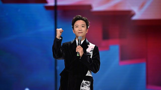 李玉刚15年后放大招当年参赛选手如今转型星光大道主持人