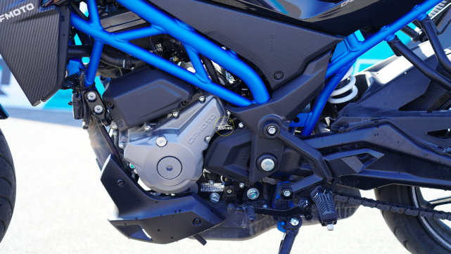 动力方面,新款250nk还是配备那台,249cc排量的单缸水冷发动机,但是比