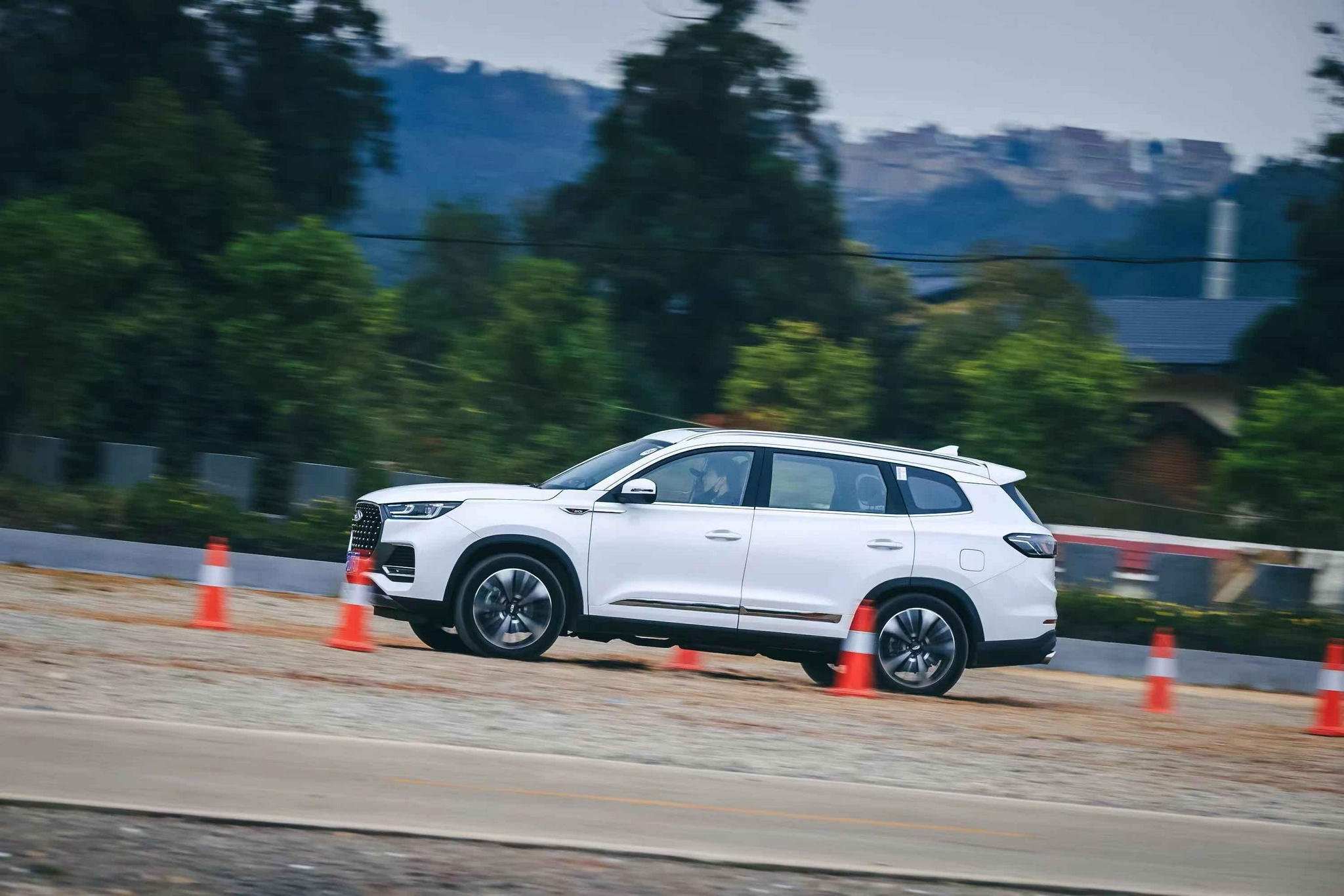 智控四驱加持刷新驾控新体验试驾奇瑞瑞虎8plus鲲鹏版