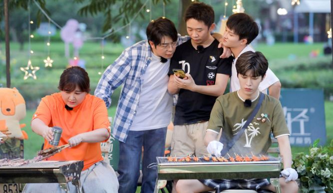 杨洋《青春环游记》被整蛊,嘉宾已聚齐,4个“宋小宝”有那味了休闲区蓝鸢梦想 - Www.slyday.coM 杨洋《青春环游记》被整蛊,嘉宾已聚齐,4个“宋小宝”有那味了休闲区蓝鸢梦想 - Www.slyday.coM