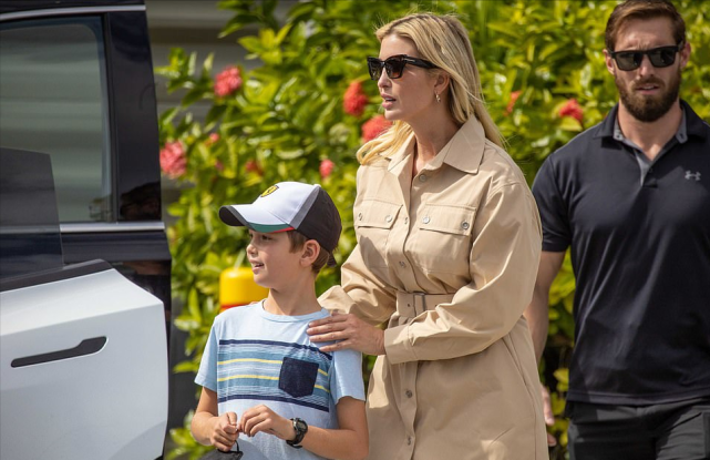 伊万卡带8岁儿子出街！穿500块平价衬衫裙亮相太节省，素颜也好看休闲区蓝鸢梦想 - Www.slyday.coM