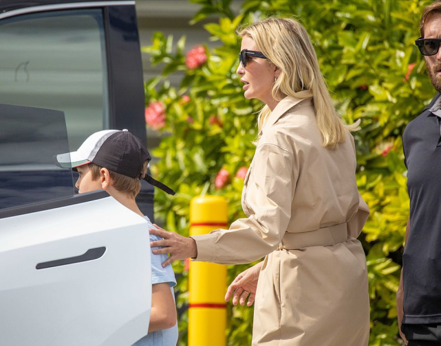 伊万卡带8岁儿子出街！穿500块平价衬衫裙亮相太节省，素颜也好看休闲区蓝鸢梦想 - Www.slyday.coM