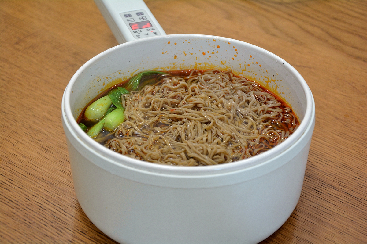 四川牛油火锅底料新吃法5分钟煮一锅麻辣面条懒人有福了