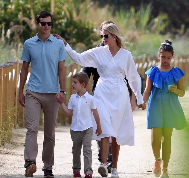 伊万卡带8岁儿子出街！穿500块平价衬衫裙亮相太节省，素颜也好看休闲区蓝鸢梦想 - Www.slyday.coM