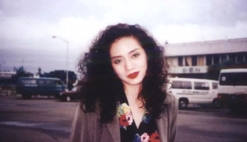 梅艳芳拒绝登台唱歌,被14K的人包围了,陈岚一个人就把她救出来休闲区蓝鸢梦想 - Www.slyday.coM 梅艳芳拒绝登台唱歌,被14K的人包围了,陈岚一个人就把她救出来休闲区蓝鸢梦想 - Www.slyday.coM