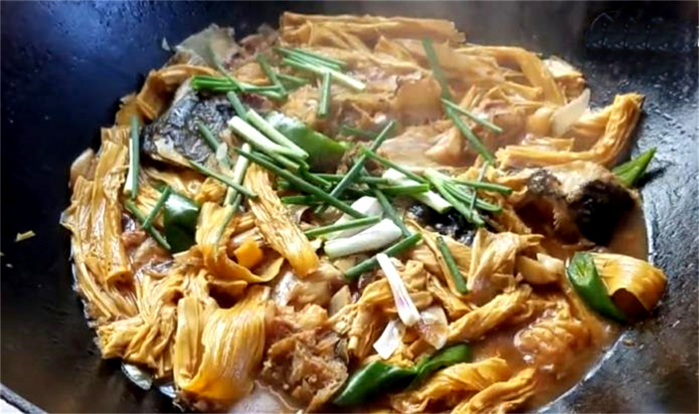 美味的腐竹焖鱼