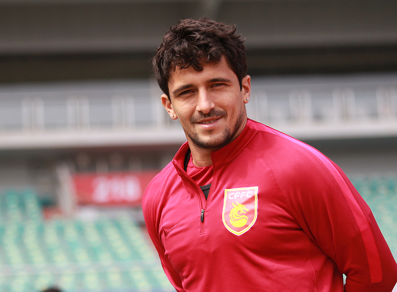 洛国富:只要国足需要,我就会一直留下来为国争光!