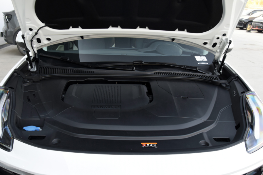 年轻高颜值新秀对比：领克06和吉利缤越谁更值得买？