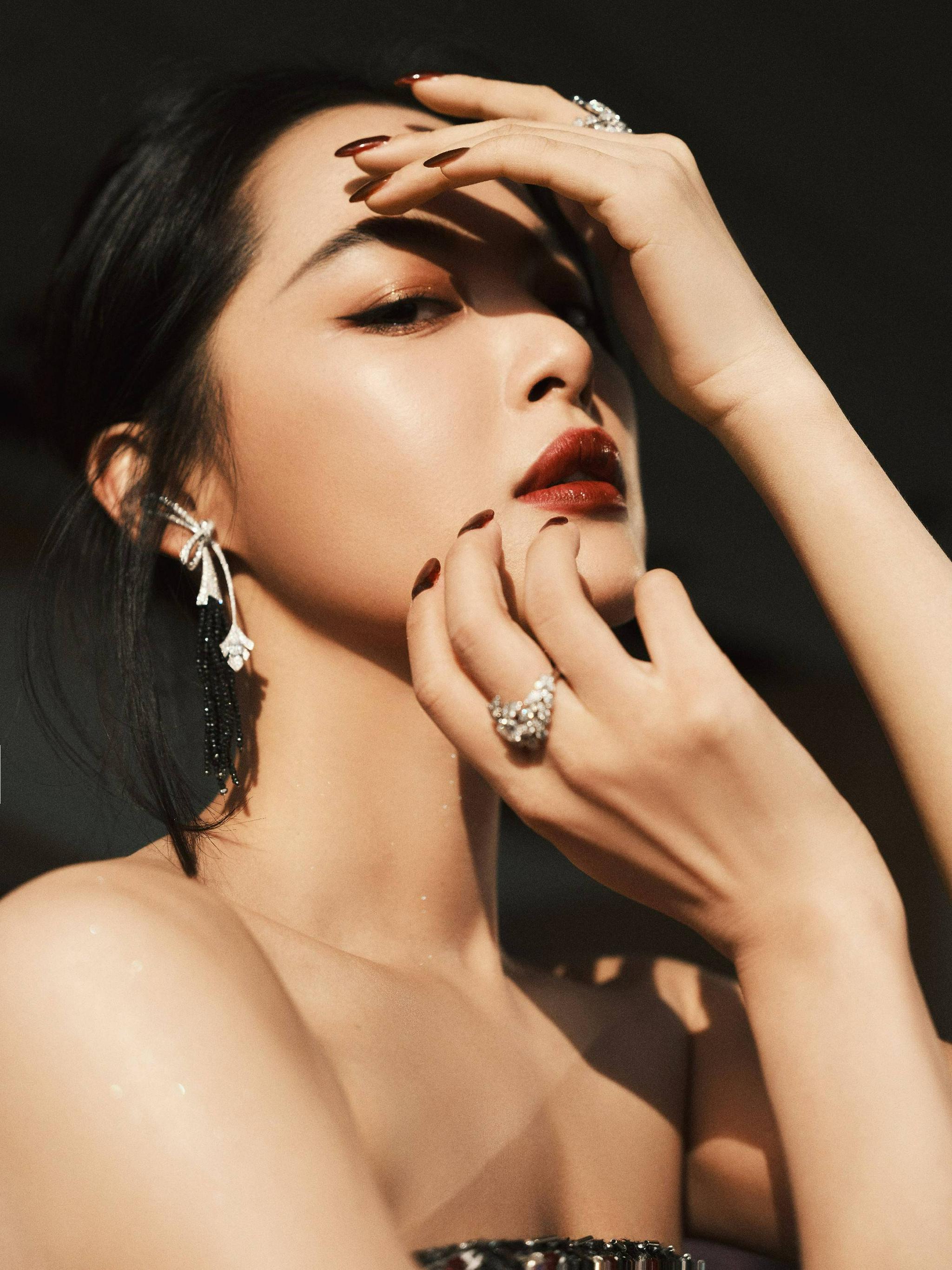 芭莎慈善夜女星美图,辛芷蕾质感引热议|辛芷蕾|女星|质感_新浪新闻