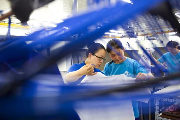 从一名普通工人成长为全国劳模，她说：每一件衣裳都需要被读懂休闲区蓝鸢梦想 - Www.slyday.coM