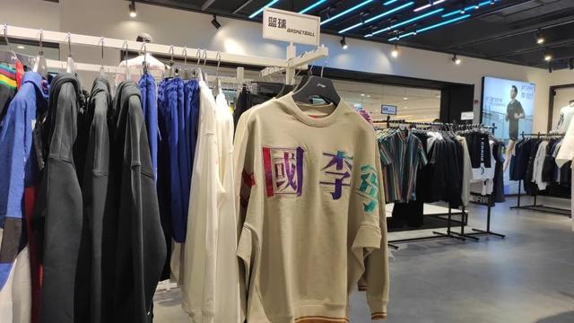 李宁越来越贵，怎么买最划算？记住这3点，省下一双球鞋的钱休闲区蓝鸢梦想 - Www.slyday.coM