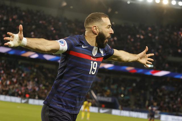 姆巴佩大四喜反超梅西，追平C罗！却让金球争议再起，莱万太冤了休闲区蓝鸢梦想 - Www.slyday.coM