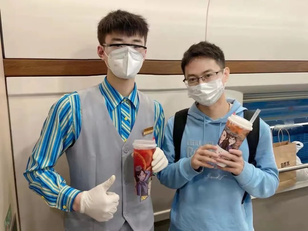 高铁奶茶“那个女孩”已上线休闲区蓝鸢梦想 - Www.slyday.coM