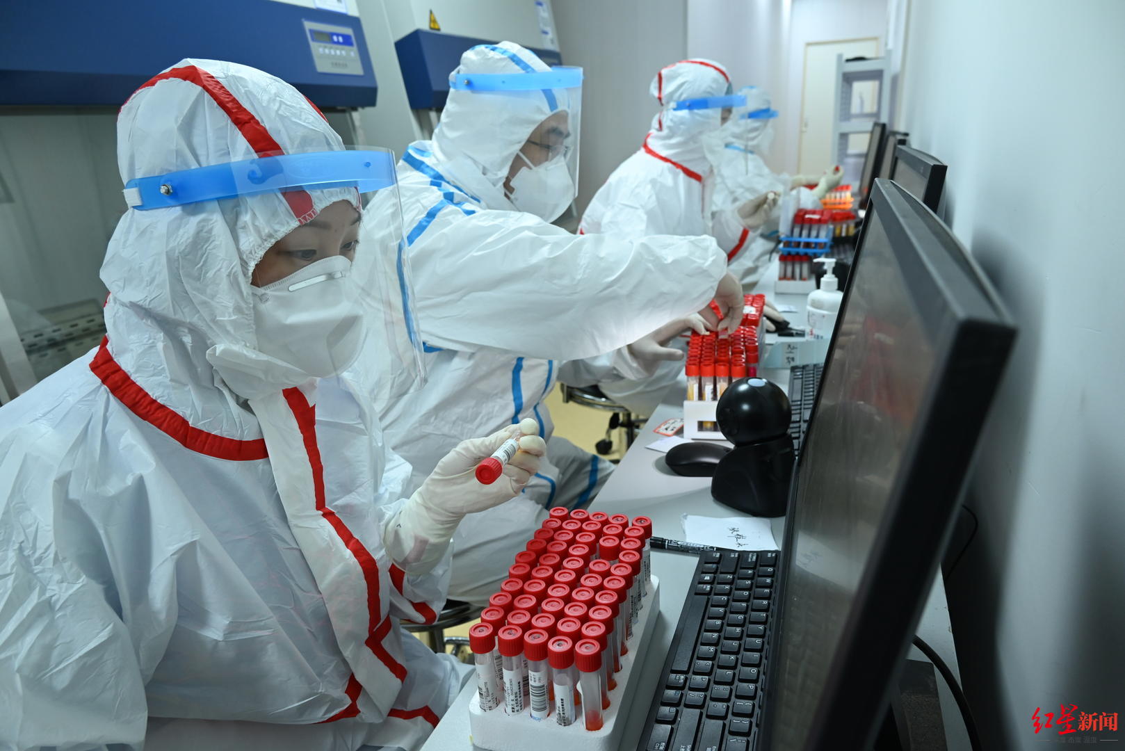的平凡英雄丨离病毒最近的人紧急返岗白天黑夜连轴转完成核酸样本检测