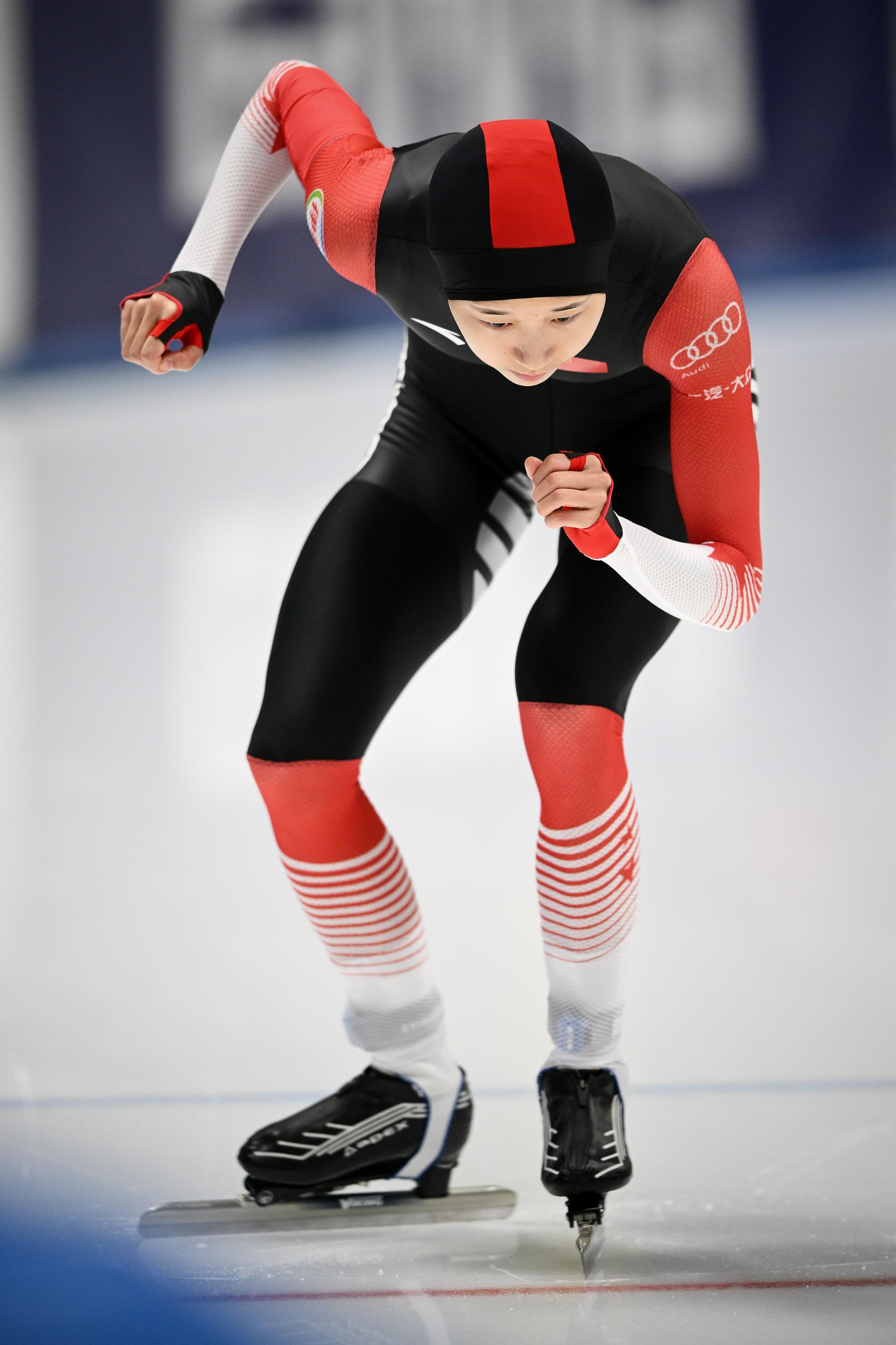 新华社发(拉法尔摄)11月13日,中国选手张丽娜在比赛中.