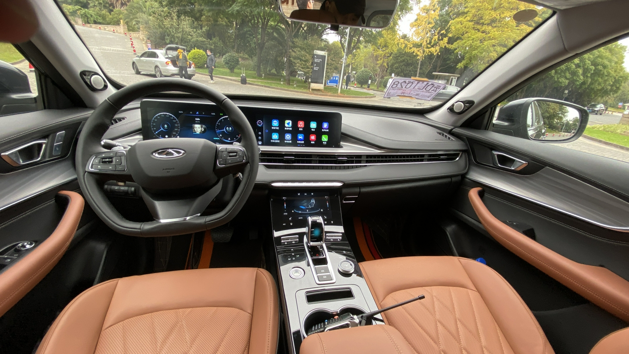 移步至瑞虎8 plus鲲鹏版车内,最直观的感觉就是内饰打造得很有品质感