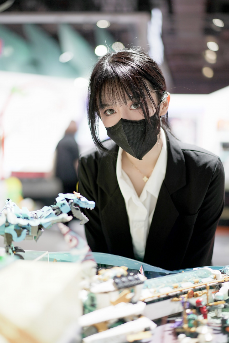 直播探秘进博会游戏博主呆妹儿小霸王沉浸式体验特色展馆