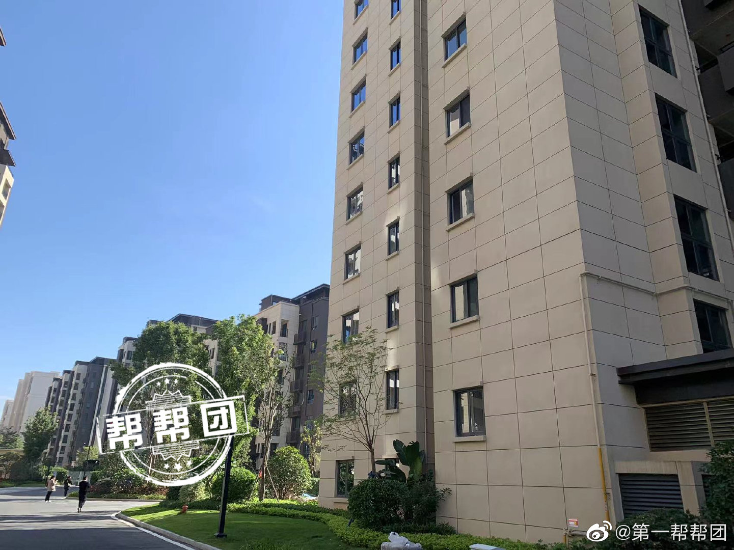 不交物业费就不给钥匙?业主遭遇交房难休闲区蓝鸢梦想 - Www.slyday.coM 不交物业费就不给钥匙?业主遭遇交房难休闲区蓝鸢梦想 - Www.slyday.coM