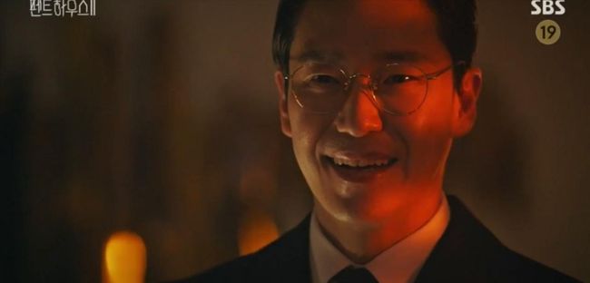 《星辰大海》:文馨被开除,林峯好像顶楼里的周丹泰