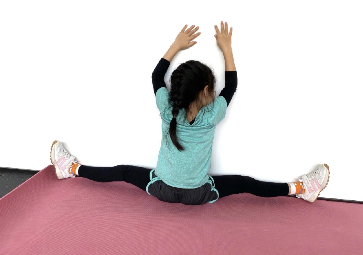 章子怡晒和女儿亲子健身,一起做一字马,当彼此的教练画面温馨休闲区蓝鸢梦想 - Www.slyday.coM 章子怡晒和女儿亲子健身,一起做一字马,当彼此的教练画面温馨休闲区蓝鸢梦想 - Www.slyday.coM