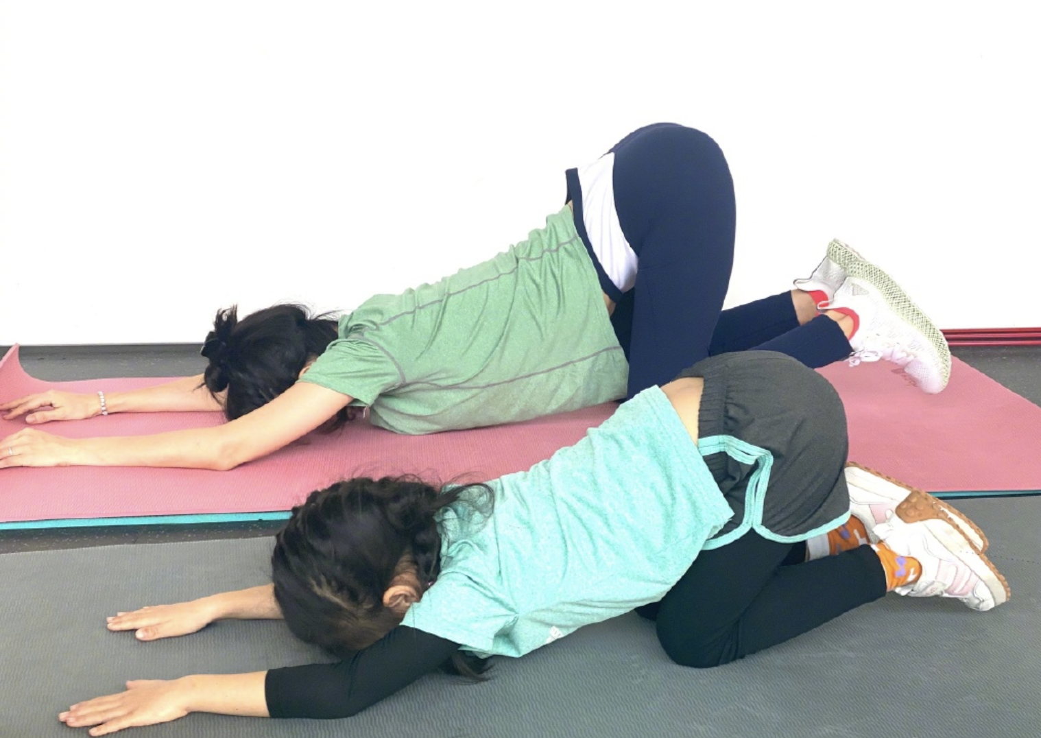 章子怡晒和女儿亲子健身,一起做一字马,当彼此的教练画面温馨休闲区蓝鸢梦想 - Www.slyday.coM 章子怡晒和女儿亲子健身,一起做一字马,当彼此的教练画面温馨休闲区蓝鸢梦想 - Www.slyday.coM