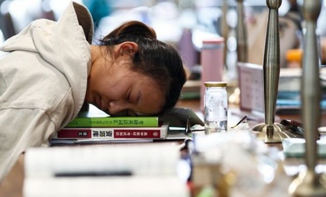 女生考研前后对比,变化大到亲妈认不出,网友：真是同一个人?休闲区蓝鸢梦想 - Www.slyday.coM