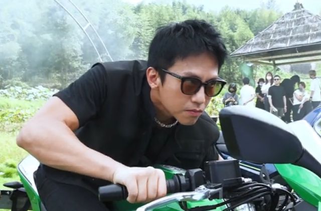 五哈第二季阵容官宣,全员拍摄宣传片时,鹿晗白得像被P上的休闲区蓝鸢梦想 - Www.slyday.coM