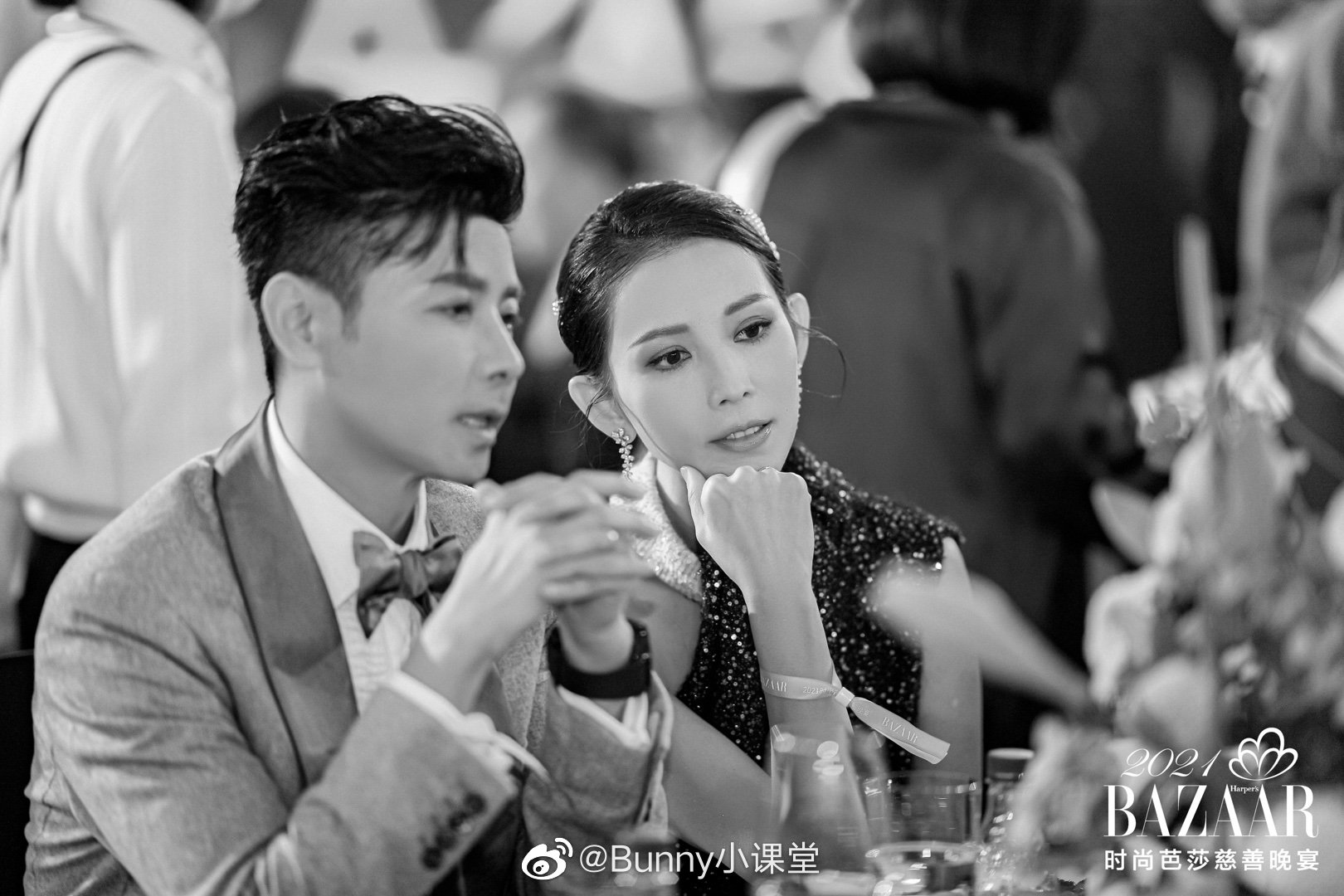 时尚芭莎慈善晚宴内场黑白大片氛围感绝佳
