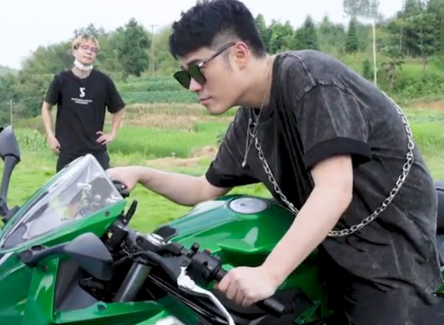 五哈第二季阵容官宣,全员拍摄宣传片时,鹿晗白得像被P上的休闲区蓝鸢梦想 - Www.slyday.coM