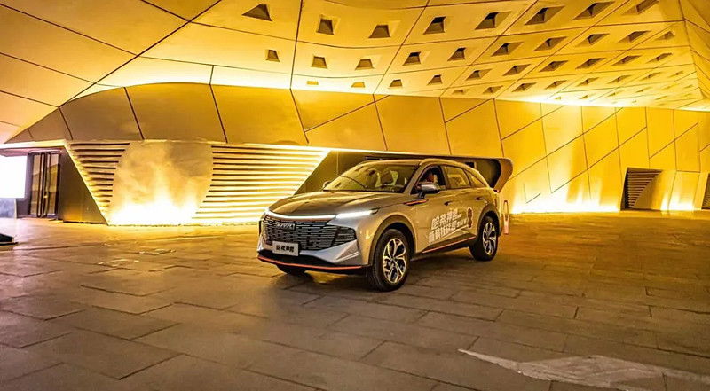 同样是长城的紧凑型SUV，哈弗神兽和WEY拿铁该怎么选？