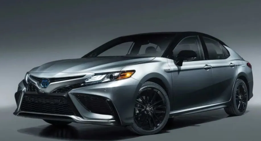 2022款丰田凯美瑞新增夜幕版车型黑色套件更显运动