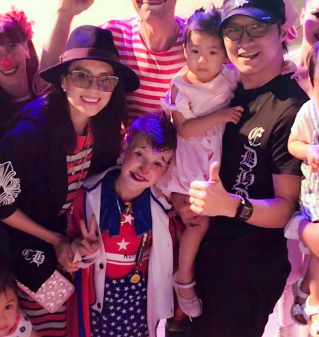 章子怡晒和女儿亲子健身,一起做一字马,当彼此的教练画面温馨休闲区蓝鸢梦想 - Www.slyday.coM 章子怡晒和女儿亲子健身,一起做一字马,当彼此的教练画面温馨休闲区蓝鸢梦想 - Www.slyday.coM