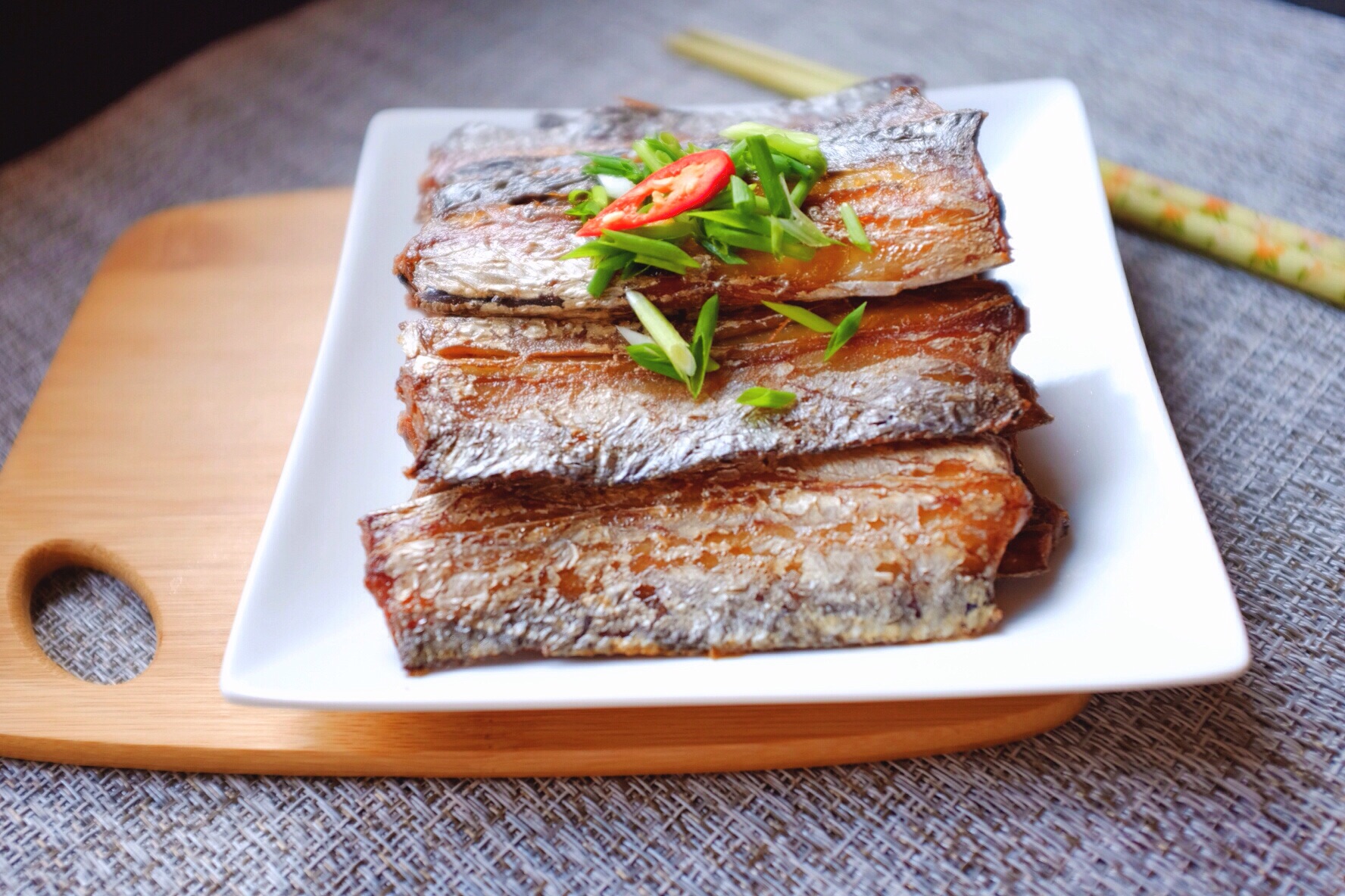 带鱼好吃但是难做,试一试这个办法,香酥口感好