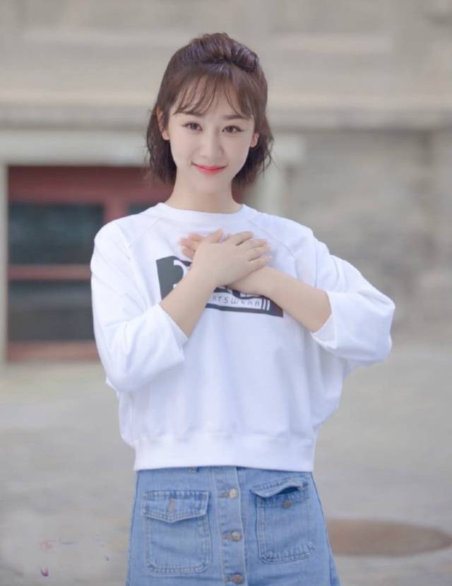 杨紫官宣不续约之后,欢瑞的股价一度跌超4%,公司紧急回应此事休闲区蓝鸢梦想 - Www.slyday.coM 杨紫官宣不续约之后,欢瑞的股价一度跌超4%,公司紧急回应此事休闲区蓝鸢梦想 - Www.slyday.coM