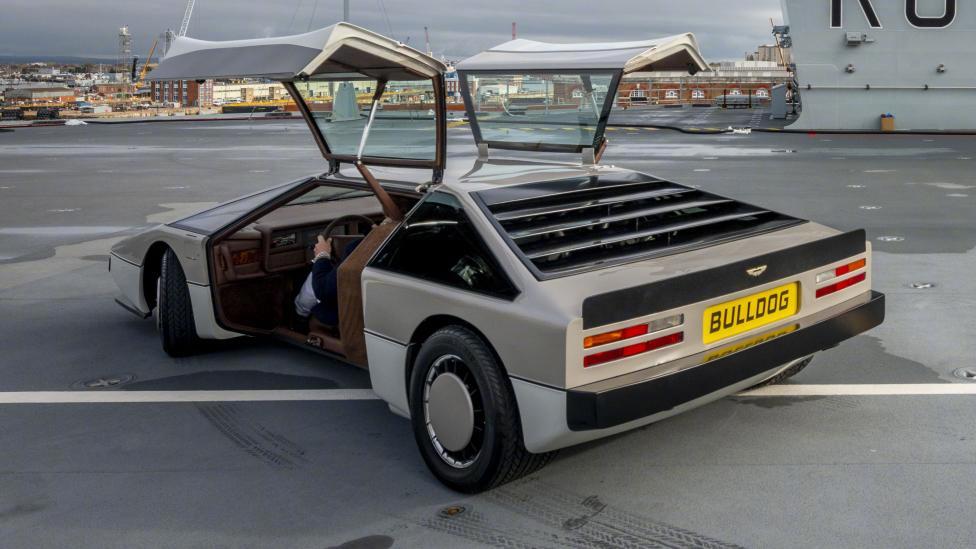 bulldog牛头犬是阿斯顿马丁在1979年推出的鸥翼门概念车