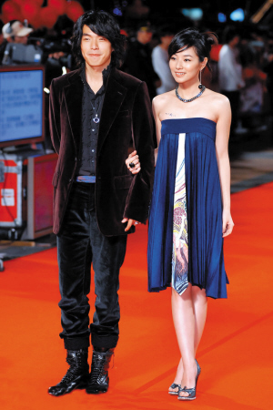 李威为许玮伦庆祝冥诞,转行研究卖茶具,已彻底淡出娱乐圈|李威|许玮伦