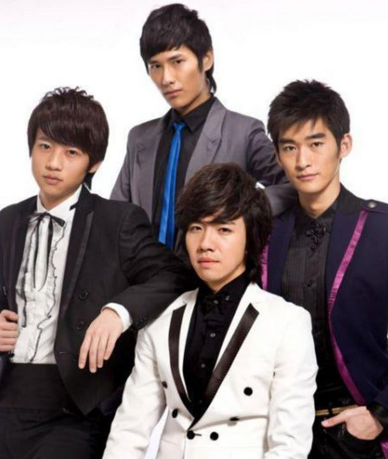 魏晨和俞灏明再唱07快男主题曲当天是俞灏明生日但却没人记得