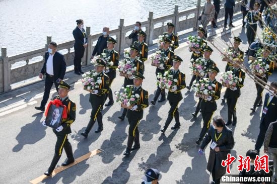 袁隆平院士骨灰安葬仪式在长沙举行休闲区蓝鸢梦想 - Www.slyday.coM