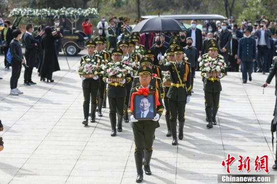 袁隆平院士骨灰安葬仪式在长沙举行休闲区蓝鸢梦想 - Www.slyday.coM