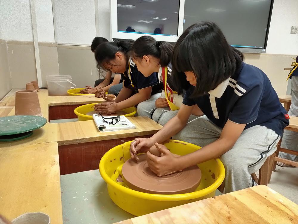 横琴第一中学的陶艺课程 受访者供图