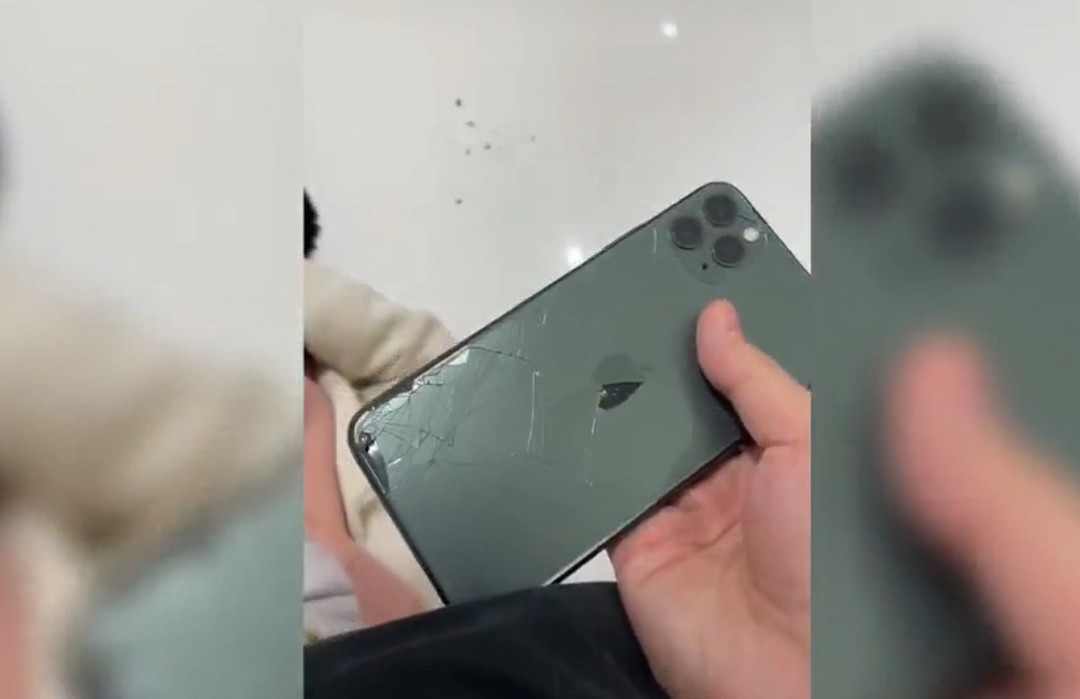 长沙一家三口逛街时孩子和妻子躺地上耍赖，一个想要手机一个想要玩具，接下来......休闲区蓝鸢梦想 - Www.slyday.coM