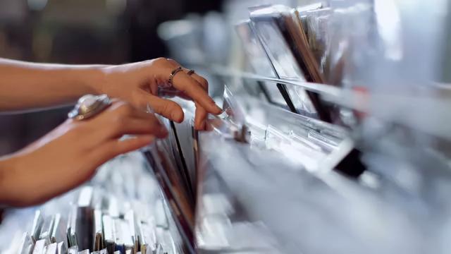 扒一扒那些盗版电影的行业内幕，你知道多少？休闲区蓝鸢梦想 - Www.slyday.coM